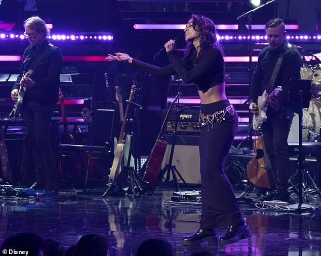 Alyssa Raghu foi eliminada após ser forçada a cantar após sua apresentação no Showstopper de I Will Survive