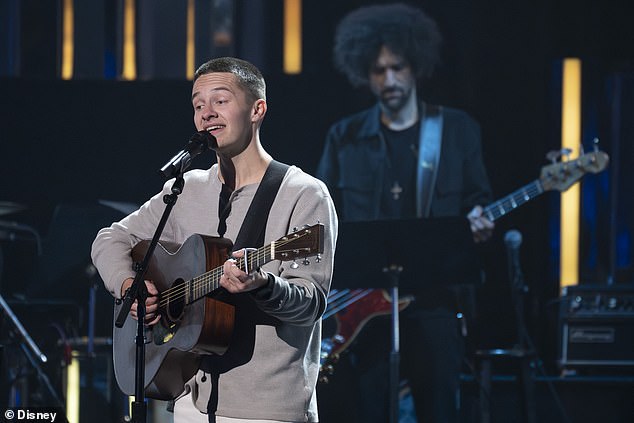 Jack Blocker também alcançou o Top 24 depois de cantar You Should've Seen The Other Guy