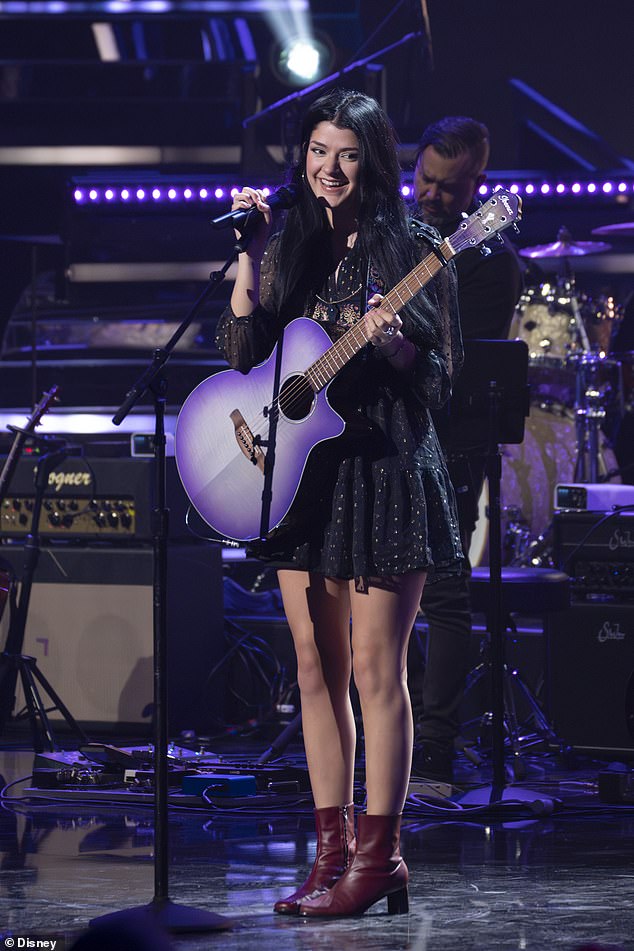 Mia Matthews também avançou depois de cantar You Ain't Woman Enough