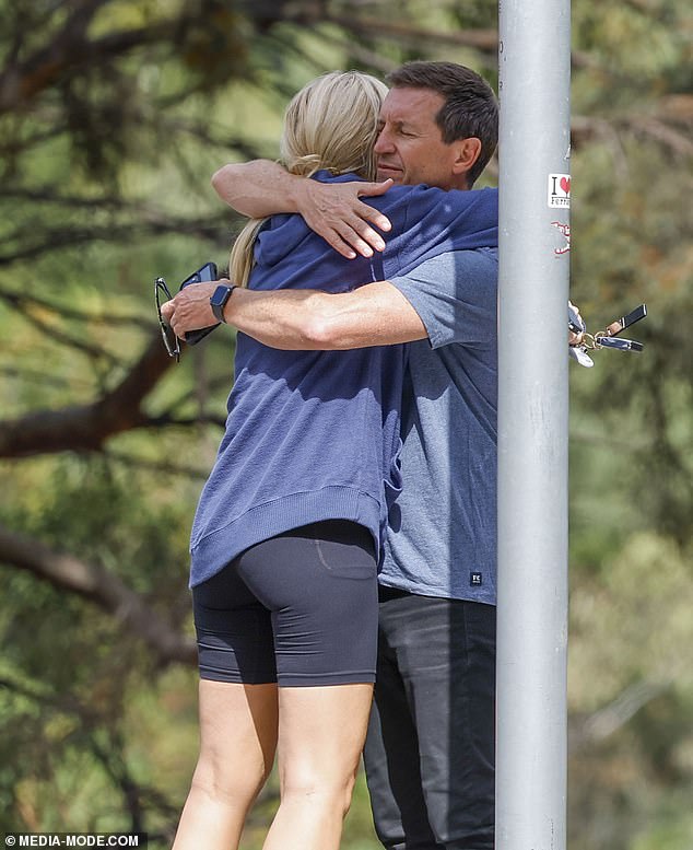 'Destaque da carreira e dos pais... Minhas garotas assistindo meus dois segundos de fama no último episódio de Bluey', escreveu ela