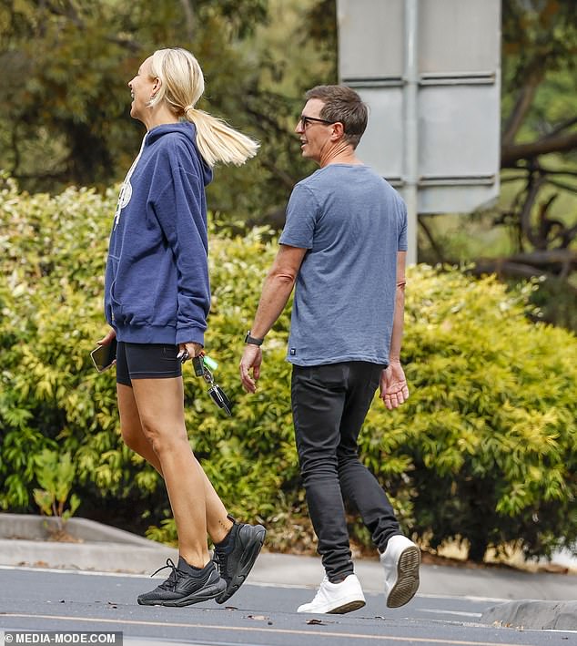 Carrie também continuou sua carreira no rádio, estrelando ao lado de Little no programa Carrie & Tommy da rede Hit.