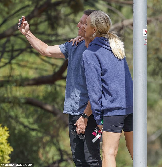 As ex-colegas de elenco, que apareceram juntas no The Project, pareciam encantadas em se ver e tiraram uma série de selfies