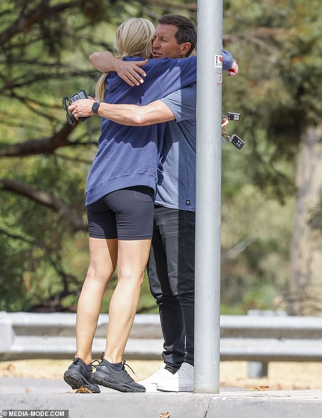 A dupla se abraçou calorosamente antes de compartilhar um brunch em Richmond, Melbourne