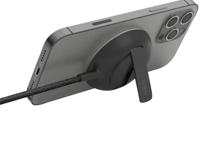 handy MagSafe charger Kickstand
