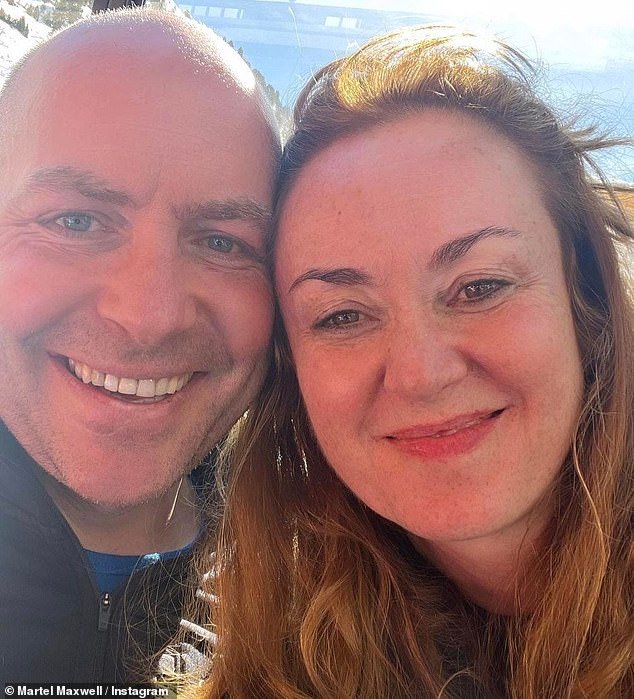O apresentador do Homes Under The Hammer, Martel Maxwell, postou uma foto rara de seu marido para marcar uma viagem de esqui deslumbrante que a dupla fez nos Alpes austríacos no Instagram na quarta-feira