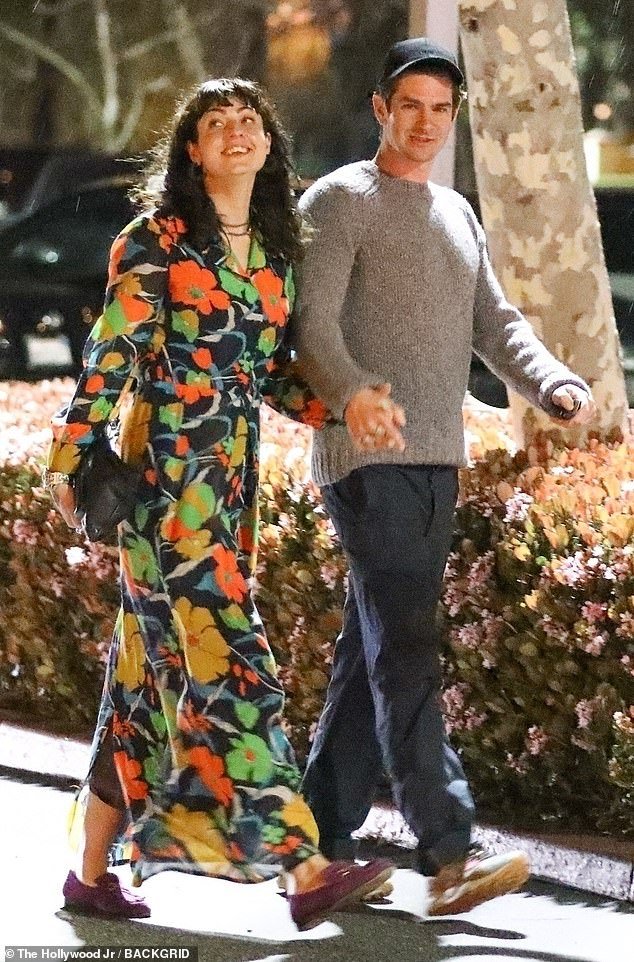 Andrew Garfield foi visto com a nova namorada, Dra. Kate Tomas, em Los Angeles neste fim de semana