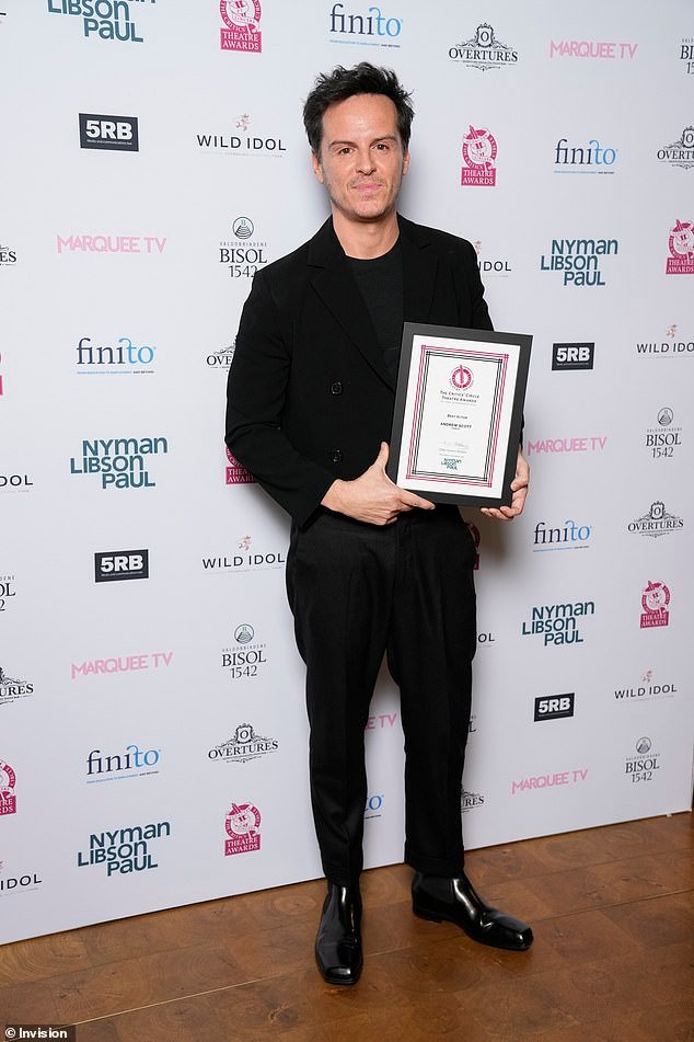 Andrew Scott, 47, ganhou o prêmio de Melhor Ator ao comparecer ao 33º Prêmio Anual de Teatro do Círculo de Críticos na tarde de segunda-feira.
