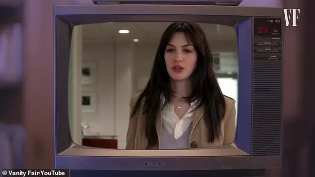 Junho deste ano marca o 18º aniversário do amado filme de 2006 O Diabo Veste Prada, embora Anne Hathaway mal o tenha assistido nas quase duas décadas desde