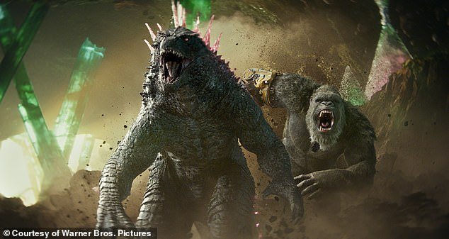 Godzilla (esquerda) e King Kong (direita).  No papel, Godzilla e Kong são uma parceria de ataque formidável, mas a realidade é que não são jogadores de equipe