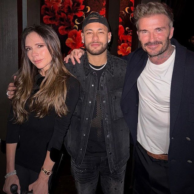 David, 48, e Victoria Beckham, 49, deixaram os fãs de futebol em frenesi quando encontraram Neymar para jantar em Miami e compartilharam uma foto no Instagram marcando o Inter Miami CF