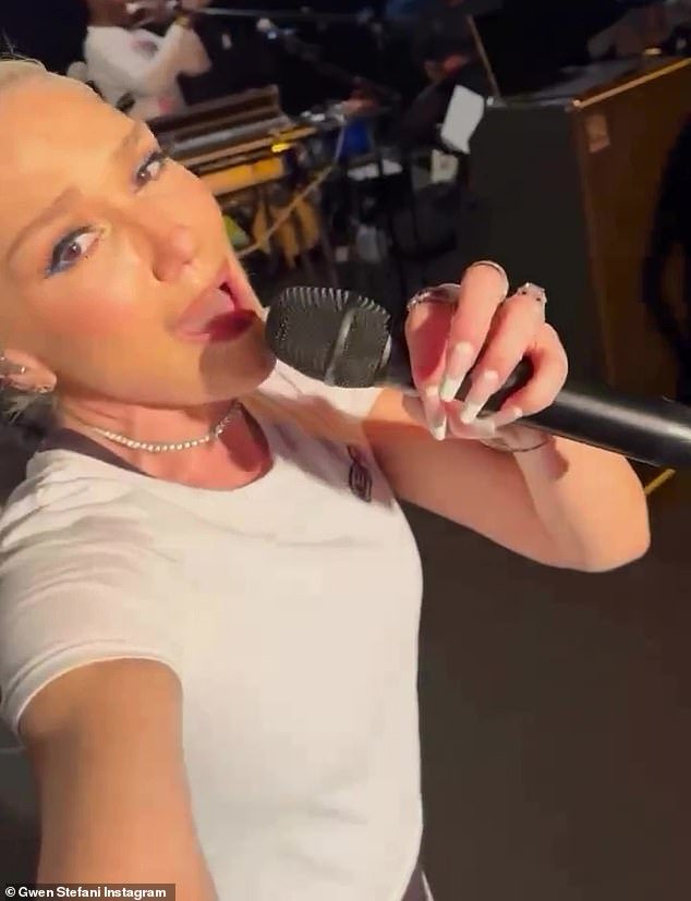 Gwen Stefani e a banda de rock No Doubt acessaram o Instagram para compartilhar clipes de seu ensaio para o Coachella em uma postagem conjunta na sexta-feira