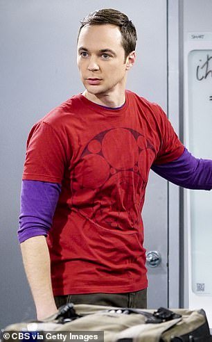 Jim Parsons falou sobre a experiência de reprisar seu papel como Sheldon Cooper no final da série Young Sheldon, naquela que foi sua primeira aparição física no spin-off da Teoria do Big Bang.