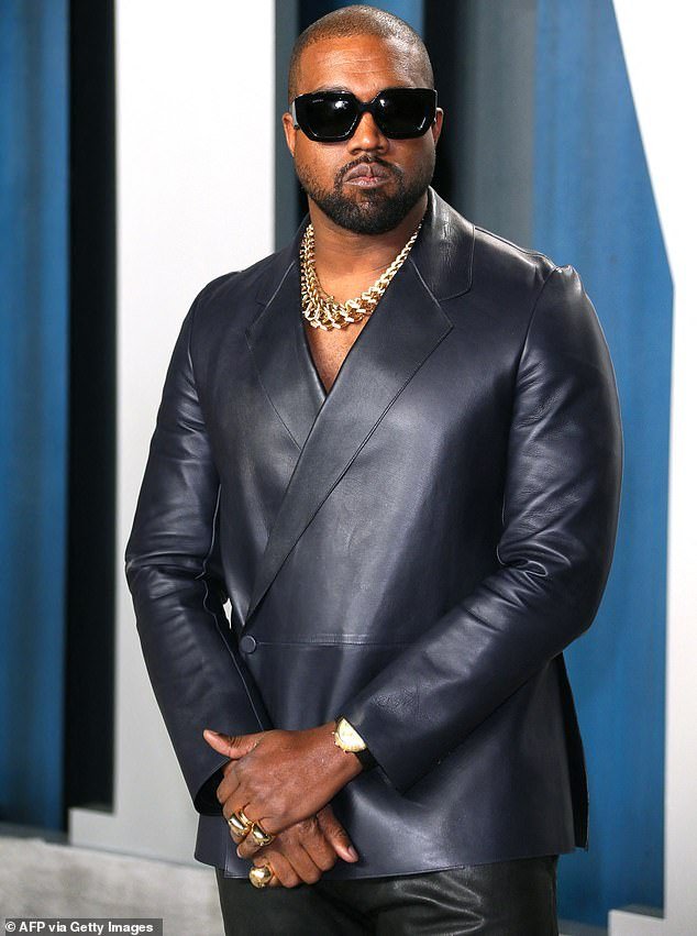 Kanye West emitiu uma declaração apaixonada à indústria musical, exigindo o reconhecimento do fato de ter mudado seu nome para Ye.