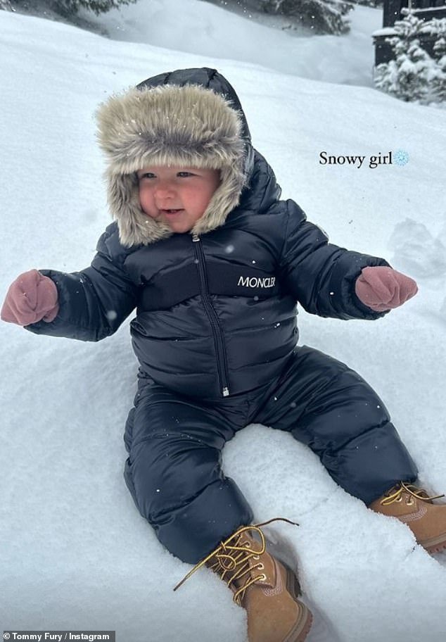 Molly-Mae Hague exibiu o luxuoso guarda-roupa de esqui de sua filha Bambi no Instagram na quinta-feira, enquanto eles desfrutavam de uma luxuosa viagem de esqui em Courchevel