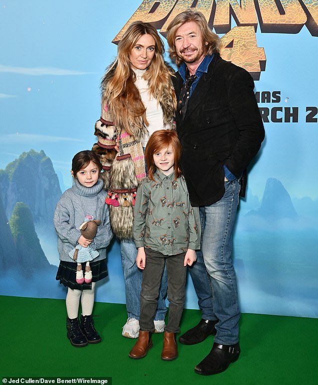 Nicky Clarke parecia de bom humor ao levar a esposa Kelly Simpkin e seus dois filhos, CeCee e Nico, para a exibição de Kung Fu Panda 4 em Londres no domingo.