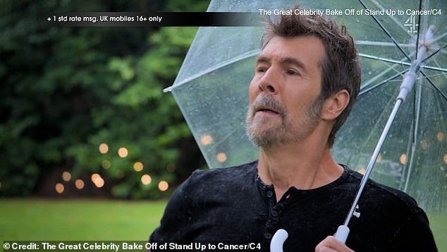 Rhod Gilbert, 55, começou a chorar ao detalhar sua batalha contra o câncer no especial The Great Celebrity Bake Off Stand Up To Cancer no domingo