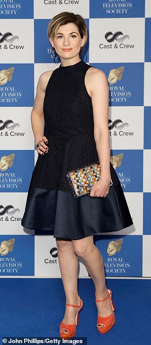 Jodie Whittaker parecia uma figura glamorosa ao liderar as estrelas presentes no Royal Television Society Program Awards 2024