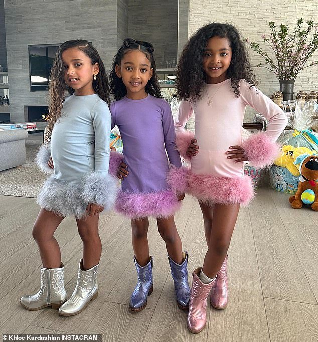 Os primos Kardashian True Thompson, cinco, Dream Kardashian, sete, e Chicago West, seis, coordenaram seus looks no domingo de Páscoa para a festa na casa de Kris Jenner