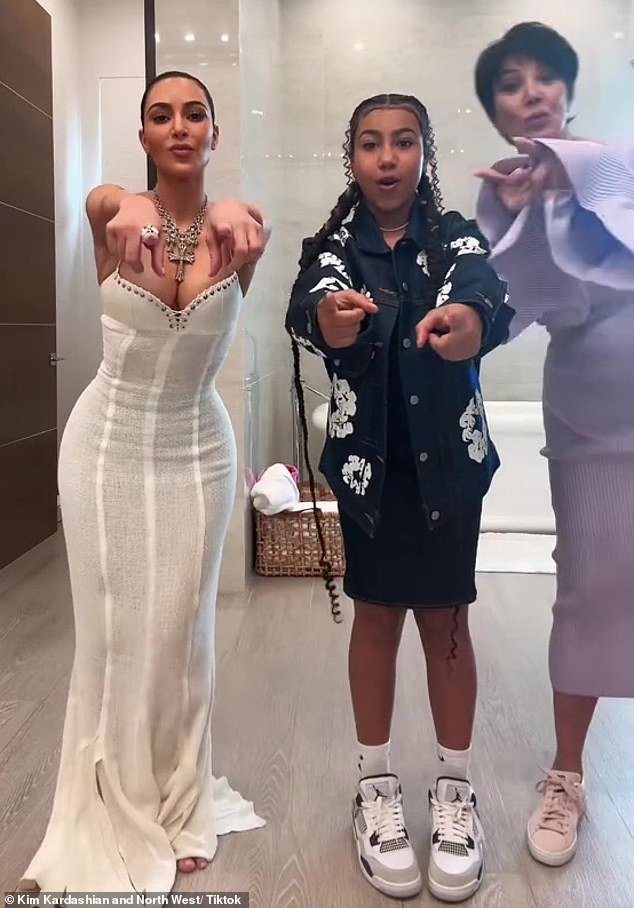 Kim Kardashian exibiu sua figura estelar e senso de estilo no domingo de Páscoa enquanto comemorava o feriado com seus entes queridos